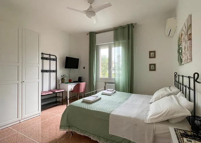 House Bellaria فندق مبيت وإفطار سان لاتْسارو دي سافين